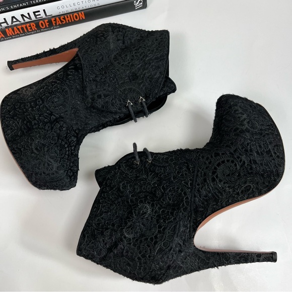 Alaia Boots Laser Cut Pony Hair Booties - Picture 14 of 14